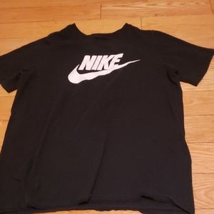 Boys nike tee